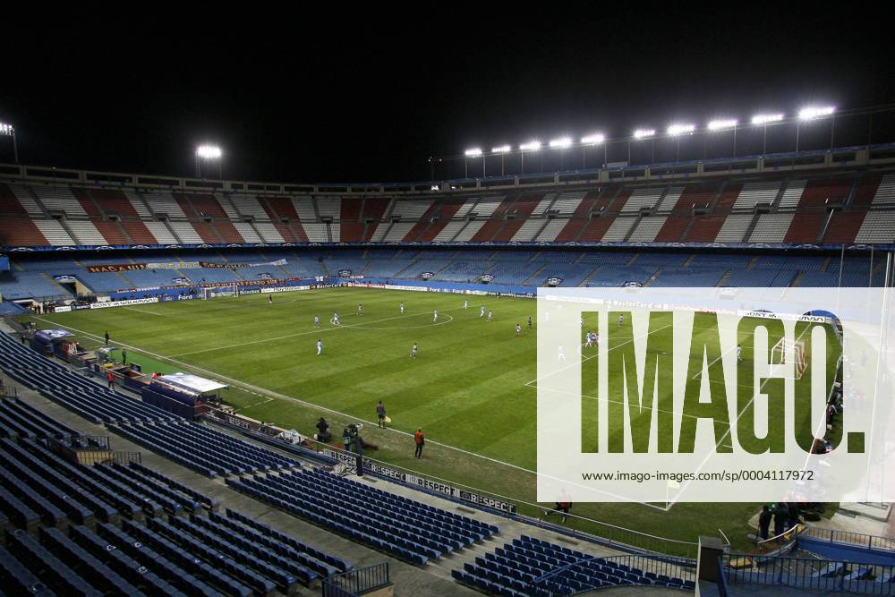 Geisterspiel im Estadio Vicente Calderon - Aufgrund eines Zuschauerverbots bleibt die Heimspielstätte von Atletico Madrid leer- - NOxONLINExUSE Fußball EC 1 Herren Champions League 2008 2009, Atletico Madrid, abends, nachts Totale Madrid Leere,