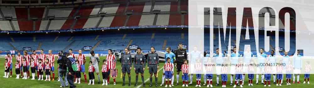 Mannschaftsvorstellung Atletico Madrid (li.) und PSV Eindhoven - Aufgrund eines Zuschauerverbots für Atletico Madrid bleiben die Ränge leer- - NOxONLINExUSE Fußball EC 1 Herren Champions League 2008 2009, Atletico Madrid - PSV Eindhoven 2:1 Totale Madrid Leere,
