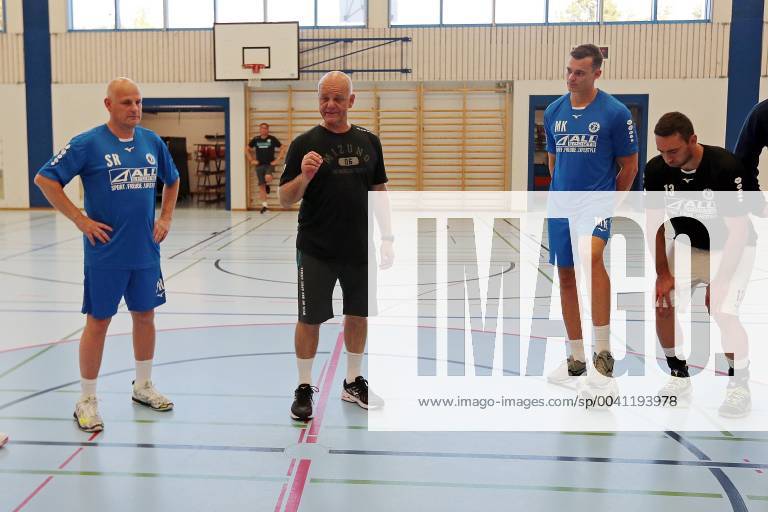 Handball HBL Bundesliga, HSG Wetzlar Training Camp 2019, Coach Kai Wandschneider HSG Wetzlar welcomes his team to the first training session in the sports hall Lachen in Thun, Switzerland in the Bernese Oberland Thun