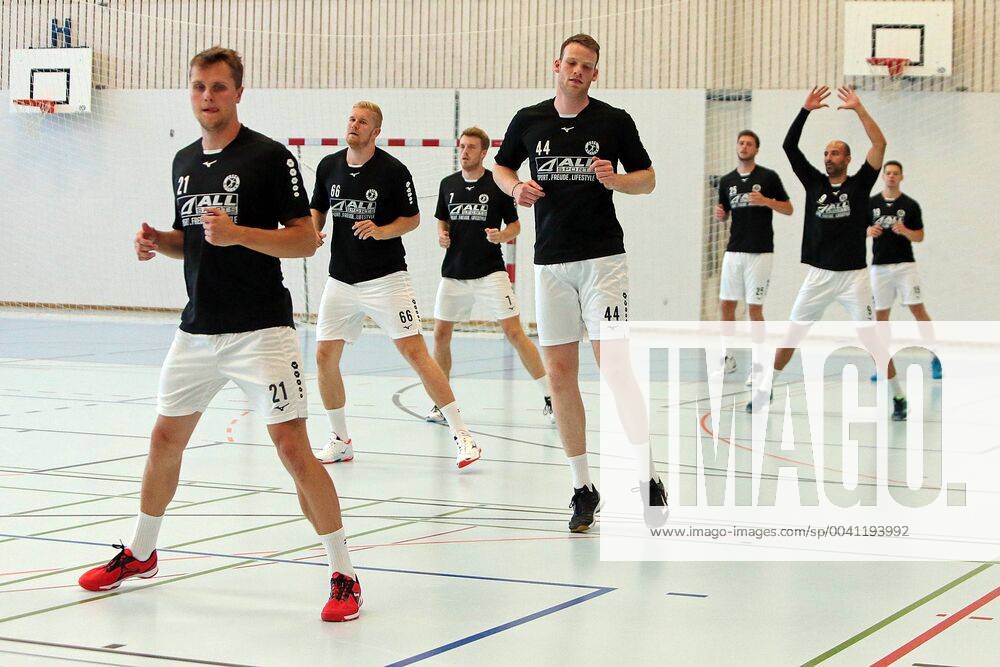 Handball HBL Bundesliga, HSG Wetzlar Training Camp 2019, Athletics Training during the first training session in Thun, Switzerland, v l Emil Frend Oefors HSG Wetzlar , Anton Lindskog HSG Wetzlar , Kristian Bjoernsen HSG Wetzlar , Lenny Rubin HSG Wetzlar , Olle Forsell Schefvert HSG Wetzlar , Joao Ferraz HSG Wetzlar , Lars Weissgerber HSG Wetzlar Thun