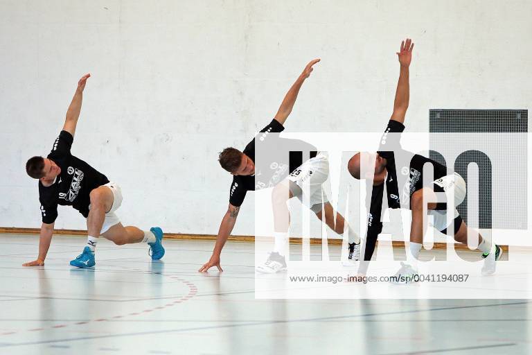 Handball HBL Bundesliga, HSG Wetzlar Training Camp 2019, Athletics Training during the first training session in Thun, Switzerland, v l Lars Weissgerber HSG Wetzlar , Olle Forsell Schefvert HSG Wetzlar , Joao Ferraz HSG Wetzlar Thun