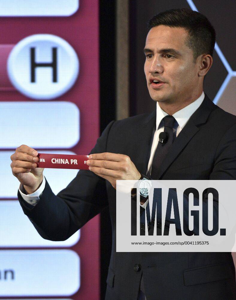 (190717) -- KUALA LUMPUR, July 17, 2019 (Xinhua) -- Tim Cahill from Australia presents the draw slip during the drawing ceremony for the second round of FIFA World Cup, WM, Weltmeisterschaft, Fussball Qatar 2022 Asian qualifiers in Kuala Lumpur, Malaysia, on July 17, 2019. (Xinhua Chong Voon Chung) (SP)MALAYSIA-KUALA LUMPUR-FIFA WORLD CUP QATAR-PRELIMINARY DRAW