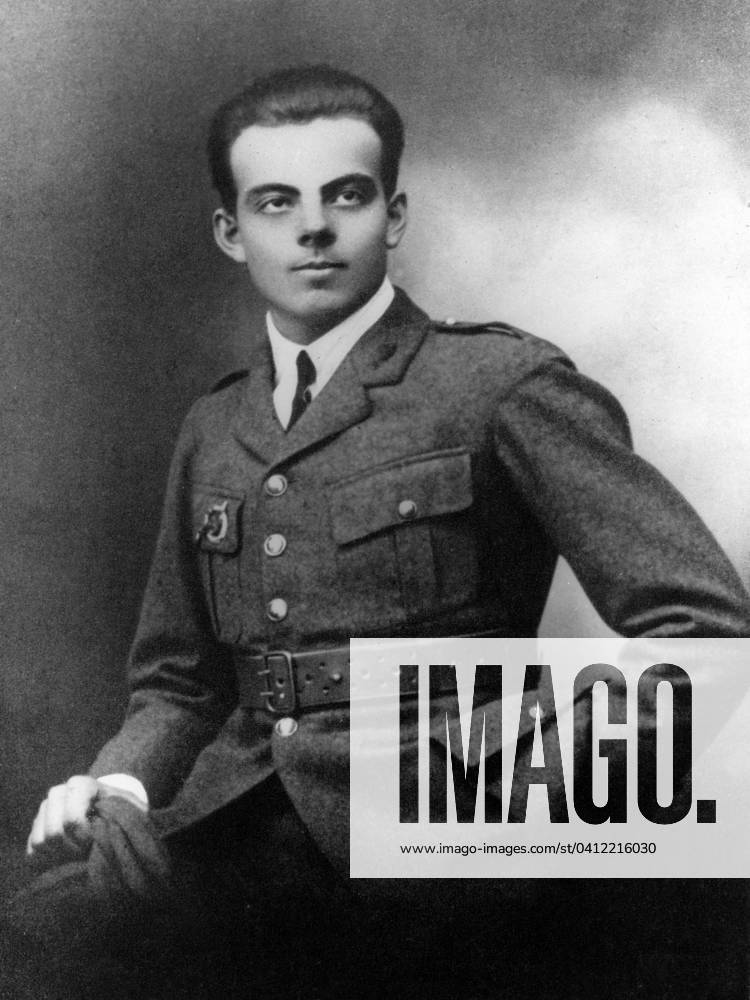 Antoine de Saint-Exupery, 1922 (b w photo) 1682180 Antoine de Saint-Exupery, 1922 (b w photo) by Unknown photographer, (20th century); (add.info.: Antoine de Saint-Exupery (1900-1944) French writer and pilot.); PVDE.