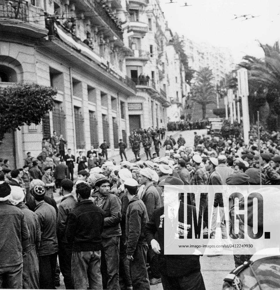 Weeks of barricade in Algiers (demonstrations in favour of French Algeria) January 28, 1960 during war in Algeria war 1707052 Weeks of barricade in Algiers (demonstrations in favour of French Algeria) January 28, 1960 during war in Algeria war.