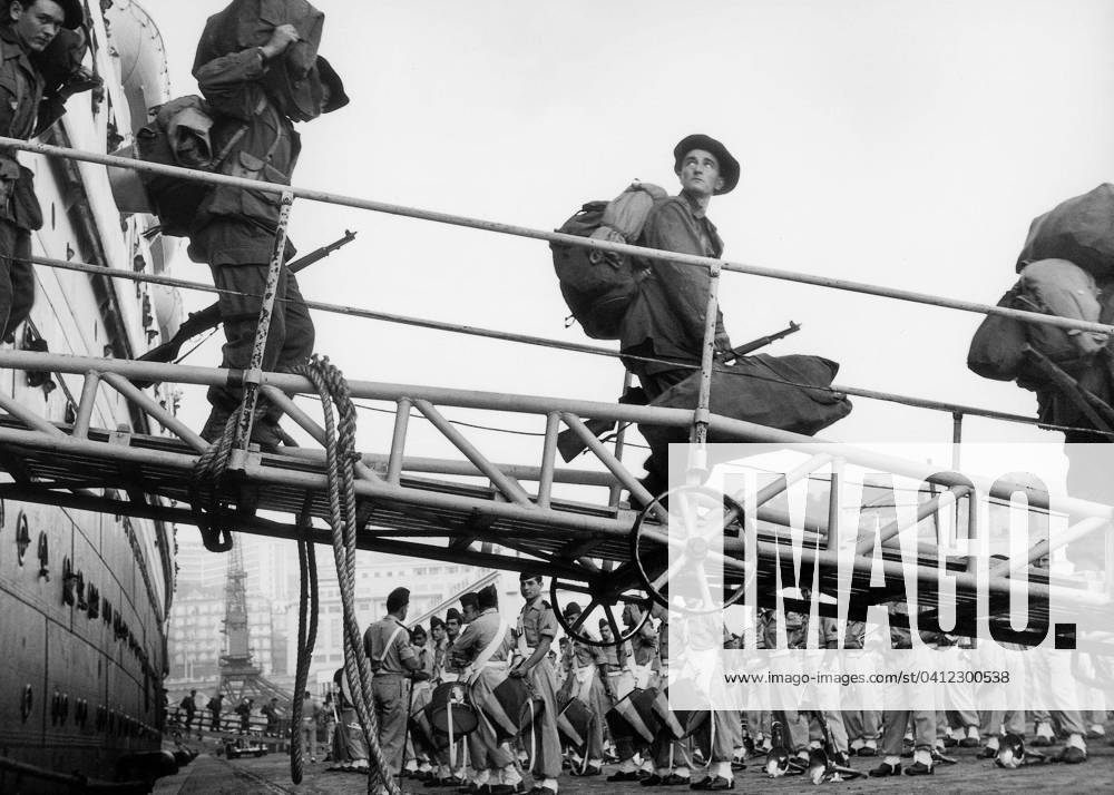Algerian war : French soldiers arriving in Algiers in 1955 1718322 Algerian war : French soldiers arriving in Algiers in 1955 by French Photographer, (20th century); (add.info.: Algerian war : French soldiers arriving in Algiers in 1955).