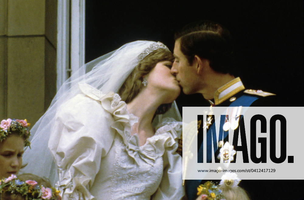 Lady Diana and Prince Charles (future King Charles III), 1981 (photo) 2018469 Lady Diana and Prince Charles (future King Charles III), 1981 (photo) by Unknown photographer, (20th century); (add.info.: Wedding of Prince Charles and Lady Diana july 29, 1981 Lady Diana Spencer Lady Di princesse princess).