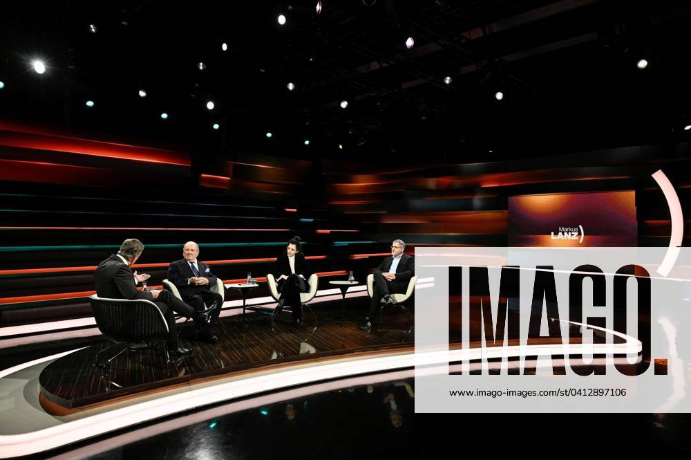 Talkrunde bei Markus Lanz , ZDF 11 23 her Markus Lanz, Ivar Buterfas-Frankenthal, Hanna Veiler und Mehmet Can (v. li.) am 16. November 2023 in Markus Lanz , ZDF (Aufzeichnung vom 13. November) TV Fernsehen Talkshow Talk Show Deutschland deutsch deutsche deutscher Mann Männer Frau Studentin Aktivistin Publizistin Vorsitzende Jüdische Studierendenunion Deutschlands JSUD Holocaustüberlebender Holocaust Überlebender Boxveranstalter Bauunternehmer Unternehmer Pädagoge Rütli Schule Berlin Neukölln Lehrer Journalist Journalismus Moderator Moderation Autor Fotografie Fotograf german female student activist journalism host presenter photographer author entrepeneur author survivor teacher quer ganz sitzend sprechend gestikulierend zuhörend