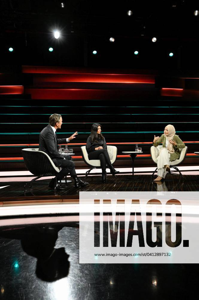 Talk round on Markus Lanz , ZDF 11 23 her Markus Lanz, Serap Güler and Khola Maryam Hübsch v li on November 15, 2023 in Markus Lanz , ZDF Recording from November 14 TV television talk show talk show Germany German