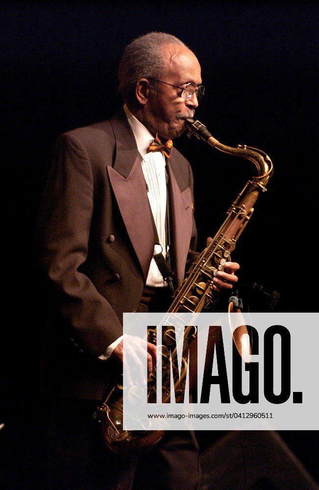 NATIONAL ENDOWMENT FOR THE ARTS JAZZ MASTERS GALA CEREMONY JIMMY HEATH PERFORMS AT THE NATIONAL ENDOWMENT FOR THE ARTS JAZZ MASTERS GALA CEREMONY AND ALL STAR CONCERT. NEW YORK HILTON AND TOWERS, NEW YORK CITY. 23 JANUARY 2004 PICTURES DENNIS VAN TINE, Credit:Dennis Van Tine Avalon