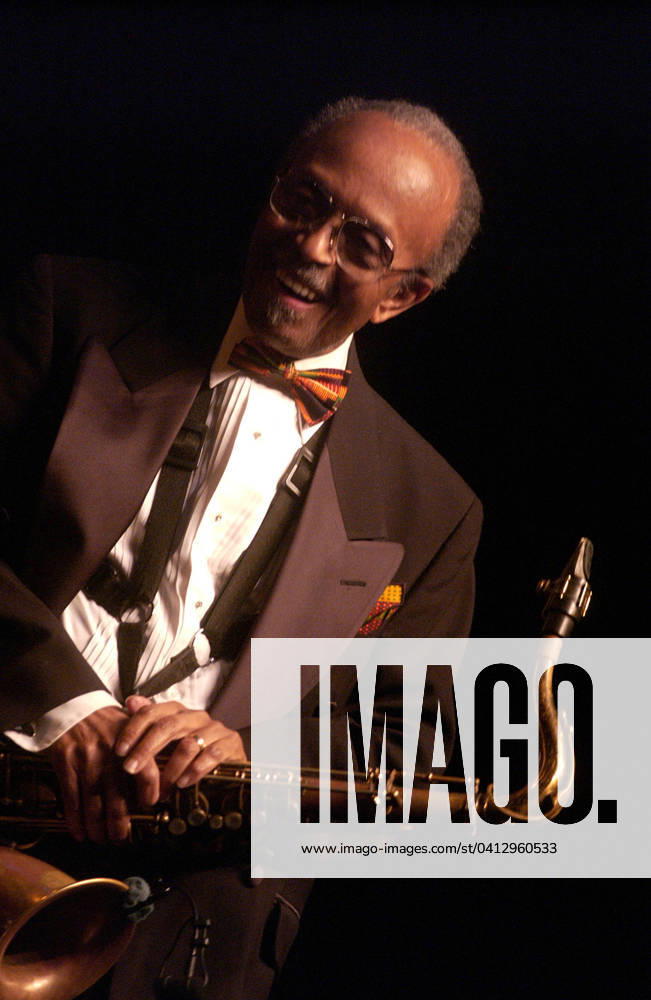 NATIONAL ENDOWMENT FOR THE ARTS JAZZ MASTERS GALA CEREMONY JIMMY HEATH PERFORMS AT THE NATIONAL ENDOWMENT FOR THE ARTS JAZZ MASTERS GALA CEREMONY AND ALL STAR CONCERT. NEW YORK HILTON AND TOWERS, NEW YORK CITY. 23 JANUARY 2004 PICTURES DENNIS VAN TINE, Credit:Dennis Van Tine Avalon