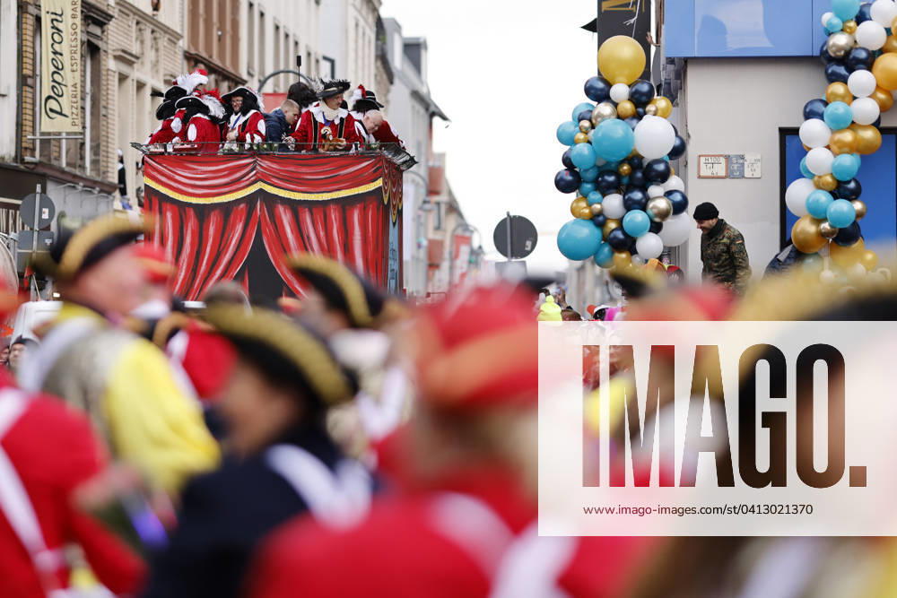 The Cologne Rose Monday parade 2024 under the motto Wat e Theater wat e Jeckespill to be seen on Severinstraße in the southern part of Cologne Theme picture, symbolic picture Cologne, 12 02 2024 NRW Germany