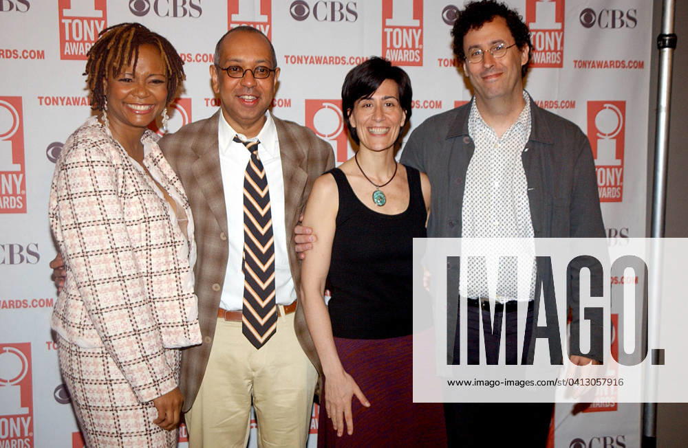 TONY AWARDS NOMINEES PRESS RECEPTION NY TONYA PINKINS, GEORGE C. WOLFE, JEANINE TESORI AND TONY KUSHNER AT THE TONY AWARDS NOMINEES PRESS RECEPTION. MILLENNIUM HOTEL. NEW YORK CITY. 12 MAY 2004. PICTURES DENNIS VAN TINE, Credit:Dennis Van Tine Avalon