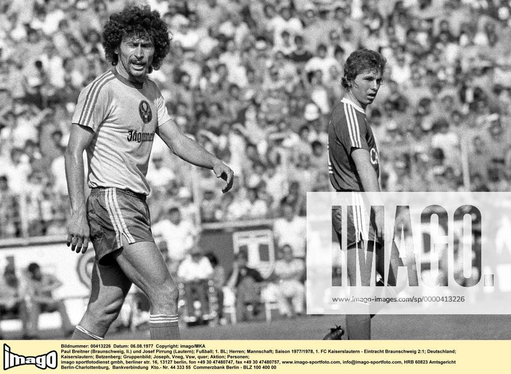 Paul Breitner (Braunschweig, li.) und Josef Pirrung (Lautern) Fußball 1. BL Herren Saison 1977 1978, 1. FC Kaiserslautern - Eintracht Braunschweig 2:1 Gruppe Betzenberg Kaiserslautern