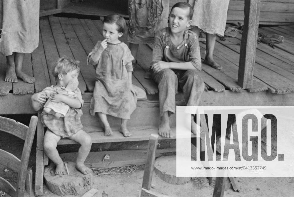 Tengle children in Hale County, Alabama, 1936 (b w photo) 3666454 Tengle children in Hale County, Alabama, 1936 (b w photo) by Evans, Walker (1903-75); Private Collection; (add.info.: Photograph possibly taken for the U.S. Resettlement Administration: a New Deal U.S. federal agency that, between April 1935 and December 1936, relocated struggling urban and rural families to communities planned by the federal government. ).