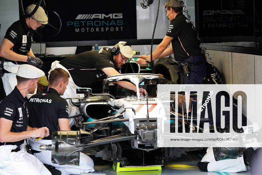 Hockenheim, Germany, 27 07 2019, Formula 1, Formula 1, Germany Grand Prix, Mercedes mechanic on the car of Valtteri Bottas FIN 77 , Mercedes AMG Petronas Motorsport Hockenheim Hockenheim Ring Baden Wuerttemberg Germany eu images 09 506 036829 eu-images-506