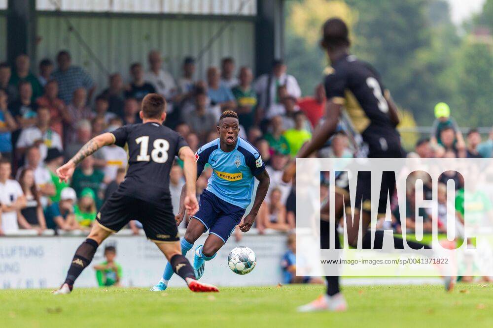 Straelen, Germany, 27 07 2019, friendly match, test match, Borussia Moenchengladbach SCO Angers, Baptiste Santamaria Angers , Denis Zakaria Moenchengladbach and Ibrahim Cisse Angers in duel Straelen Sportzentrum an der Roemerstraße Germany eu images 09 542 003579 eu-images-542