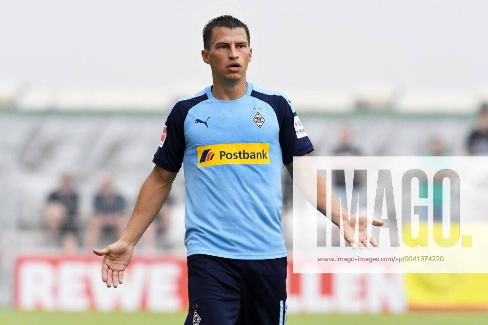 Football 1 Bundesliga season 2019 2020 test match SCO Angers 1 FC Mönchengladbach 27 07 2019, stadium Römerstrasse, Straelen, Stefan Lainer, Borussia Mönchengladbach, Aktion, Einzelbild, DFL regulations prohibit any use of photographs as image sequences and or quasi video