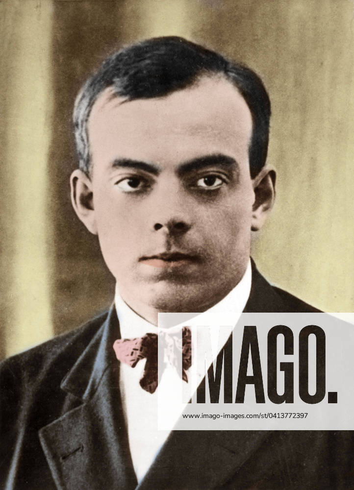Portrait of french writer Antoine de Saint-Exupery, 1920s (photo) XEE4701021 Portrait of french writer Antoine de Saint-Exupery, 1920s (photo) by Unknown photographer, (20th century); Private Collection; Stefano Bianchetti.