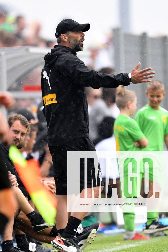 Football 1 Bundesliga season 2019 2020 test match SCO Angers vs Borussia Mönchengladbach , 27 07 2019, Römerstadion Straelen, Marco Rose, coach, Borussia Mönchengladbach, Aktion, Einzelbild, DFL regulations prohibit any use of photographs as image sequences and or quasi video