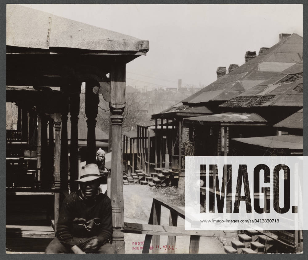 African Americans and houses. Atlanta, Georgia, 1936 (b w photo) 5894998 African Americans and houses. Atlanta, Georgia, 1936 (b w photo) by Evans, Walker (1903-75); Private Collection.