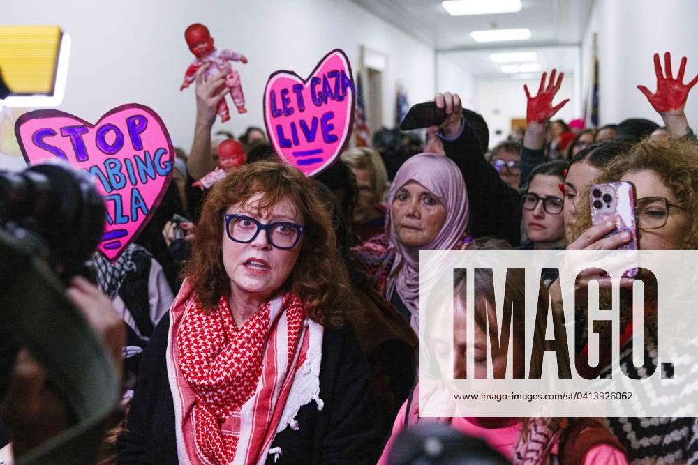 Actress and activist Susan Sarandon gathers with pro-Palestinian protesters demonstrating for a ceasefire outside of the office of United States House Minority Leader Hakeem Jeffries (Democrat of New York) in the Rayburn House Office Building in Washington DC, on Thursday, February 15, 2024 Washington USA - ZUMAs152 20240215_faa_s152_033