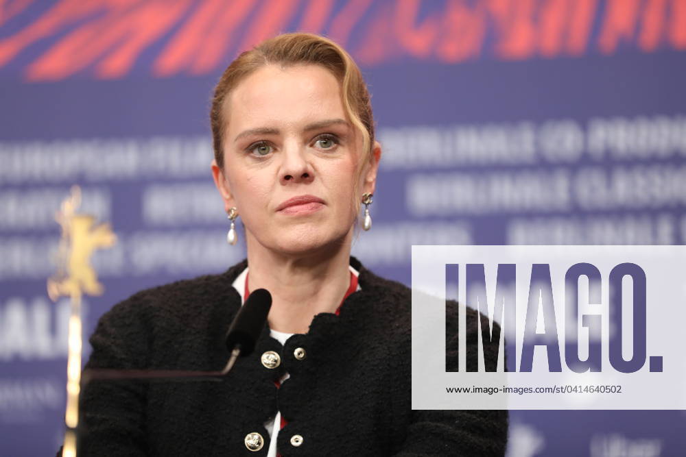 Hotel Grand Hyatt 74 Berlinale Press Conference with director, producer, screenwriter and actors of Film Treasure Julia von Heinz