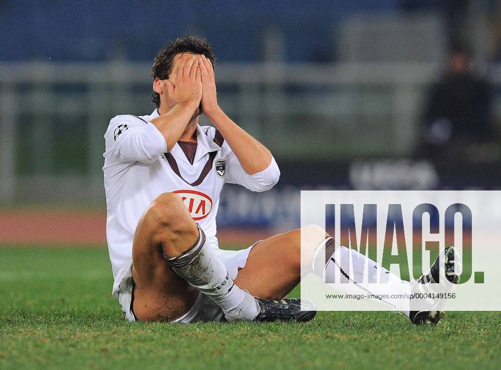 Marouane Chamakh (Bordeaux) verzweifelt - Fußball EC 1 Herren Champions League 2008 2009, Girondins de Bordeaux Einzelbild Rom Enttäuschung, Verzweiflung,