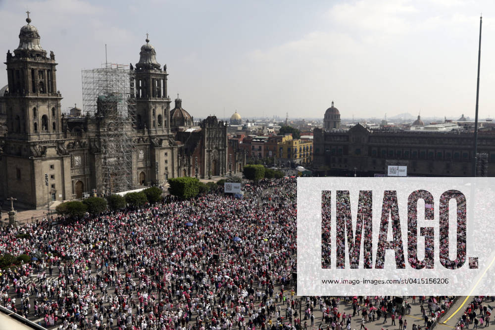 March For Our Democracy Rally - Mexico City Persons join the rally to support March for Our Democracy movement at the Mexico City Zocalo. Mexico City, Mexico, February 18, 2024. Photo by Luis Barron Eyepix Group ABACAPRESS.COM Mexico City Mexico