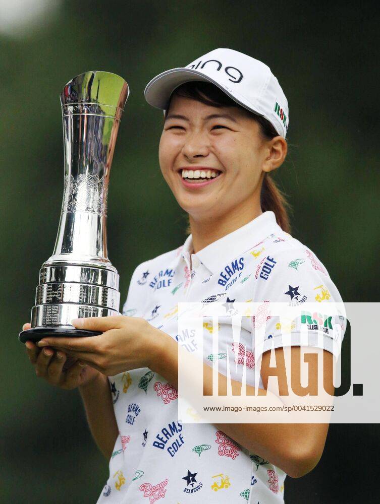 Golf: Women s British Open Hinako Shibuno of Japan holds the trophy after winning the Women s British Open at Woburn Golf Club in Milton Keynes, England, on Aug. 4, 2019.