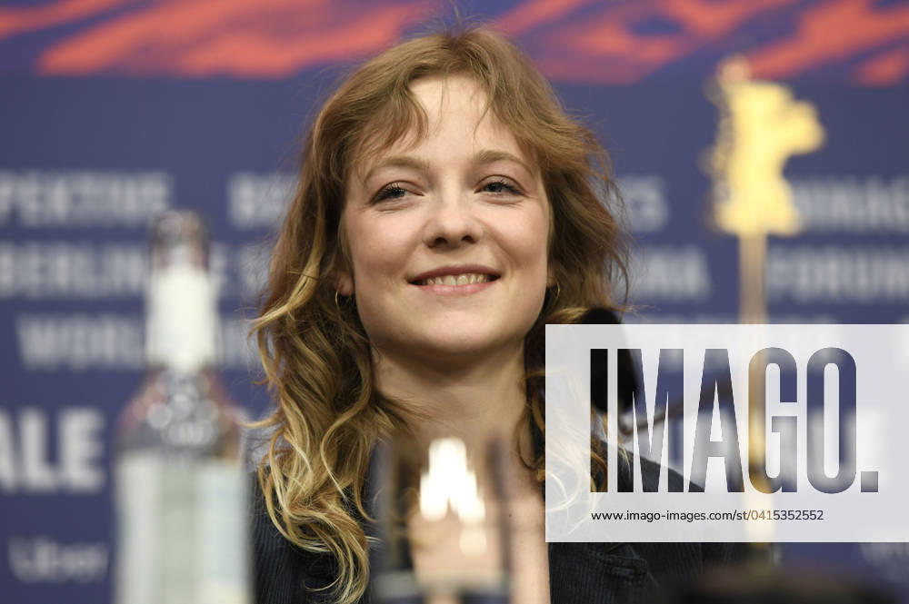 Josefa Heinsius at the press conference for the feature film Langue Etrangere at the Berlinale 2024 74 Berlin International Film Festival at the Hotel Grand Hyatt Berlin, 19 02 2024 Foto:xC.xNiehausx xFuturexImagex etrangere_4270