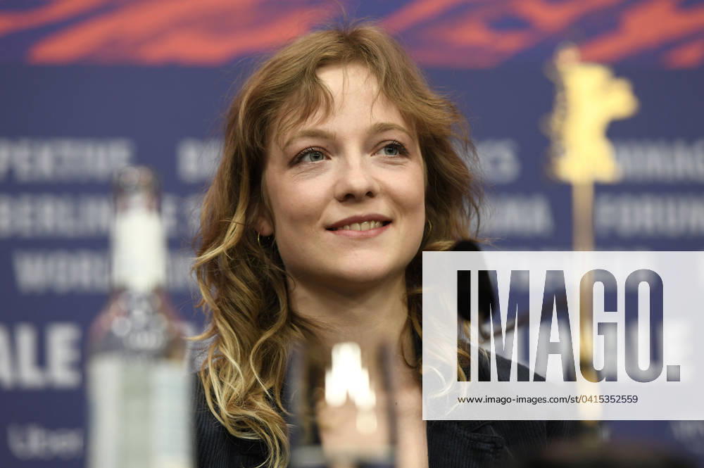 Josefa Heinsius at the press conference for the feature film Langue Etrangere at the Berlinale 2024 74 Berlin International Film Festival at the Hotel Grand Hyatt Berlin, 19 02 2024 Foto:xC.xNiehausx xFuturexImagex etrangere_4271