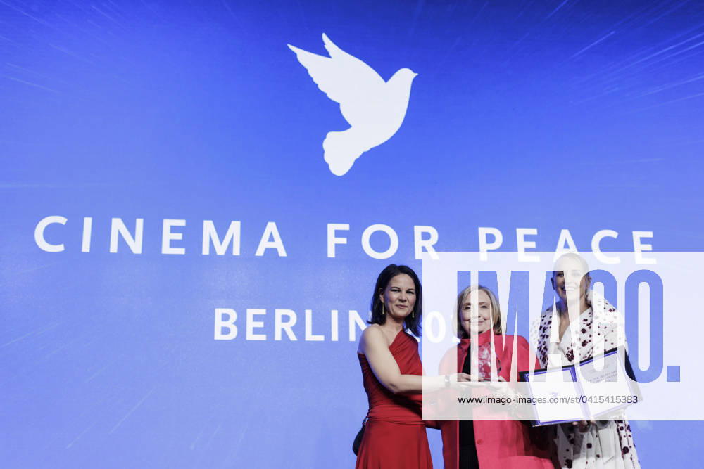 Annalena Baerbock Buendnis 90 Die Gruenen , Federal Foreign Minister, Sharon Stone, US American film actress, and Hillary Clinton, US politician, photographed at the Cinema for Peace in Berlin, 19 02 2024 Photographed on behalf of the Federal Foreign Office Berlin Germany