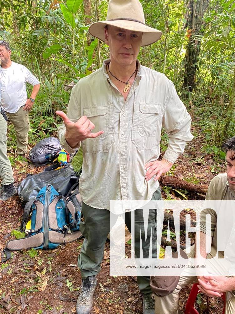 VIDEO: World s largest snake discovered in Amazon Rainforest and is 26ft long and weighs 440lbs Story from Jam Press (Biggest Snake) Pictured: Professor Bryan G. VIDEO: World s largest snake discovered in Amazon Rainforest and is 26ft long and weighs 440lbs The worlds largest snake has been discovered in the Amazon Rainforest and is 26ft long and weighs 440 lbs. The Northern Green Anaconda is as thick as a car tyre with a head the size of a humans. It was found by TV wildlife presenter Professor Freek Vonk in remote Brazil. The colossal snake is bigger than the previous biggest known species - the reticulated python. They average 20ft 5ins long. Before now, only one species of Green Anaconda also called the Giant Anaconda
