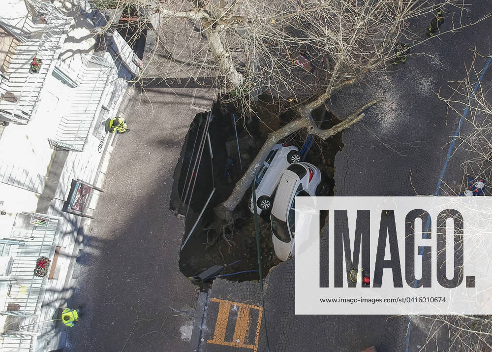 In the Vomero neighborhood of Naples, where two cars, one parked and the other in transit, were engulfed by a large sinkhole that opened in the San Martino area, due to causes yet to be ascertained.