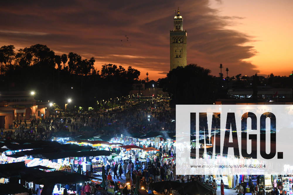 La place Jamaa Alfna est une celebre place publique situeee au sud-ouest de la medina de Marrakech au Maroc. NEWS : Illustration - Essaouira au Maroc - 23 02 2024 LionelUrman Panoramic