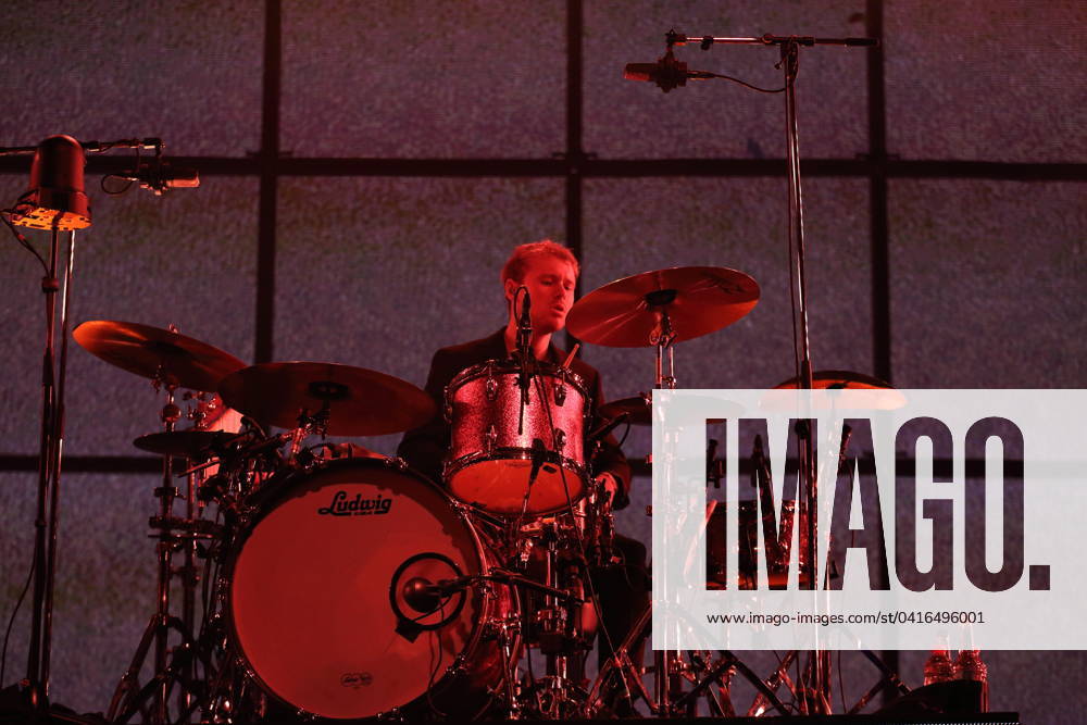 Finn Thomas from the band Giant Rooks at a concert in the Max Schmeling Halle in Berlin, February 23, 2024 Giant Rooks concert Berlin