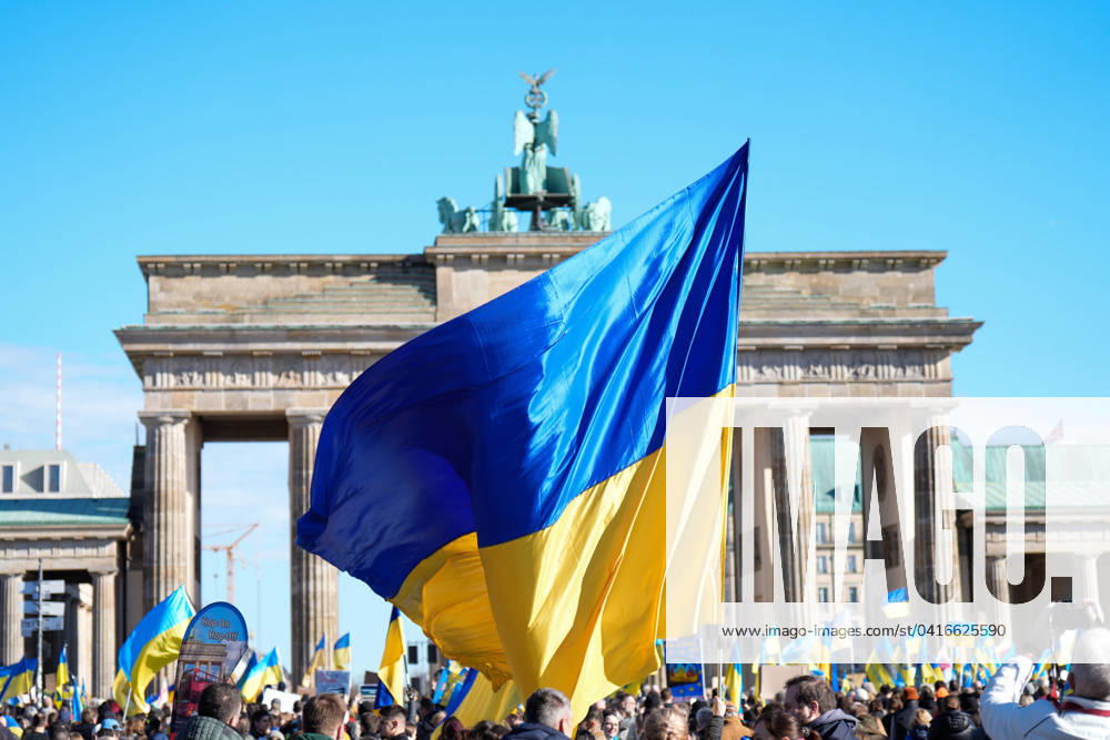 Ukraine Solidarity Demonstration, Ukraine Flags in front of the Brandenburg Gate Solidarity Demonstration Defending Peace VictoryForPeace in front of the Brandenburg Gate in Berlin Berlin Berlin GER