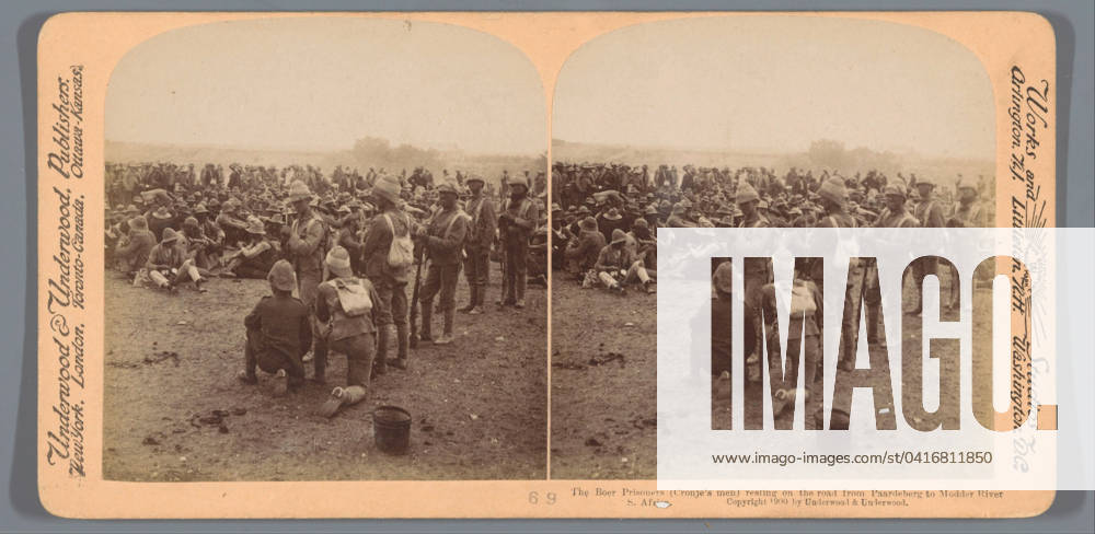 Farmers prisoners rest on the road between Paardeberg and the Mud River, South Africa, Anonymous, 1900 stereograph Modderrivierpublisher: New York (city) (possibly) cardboard. paper albumen print prisoner of war (after the battle) Modder River