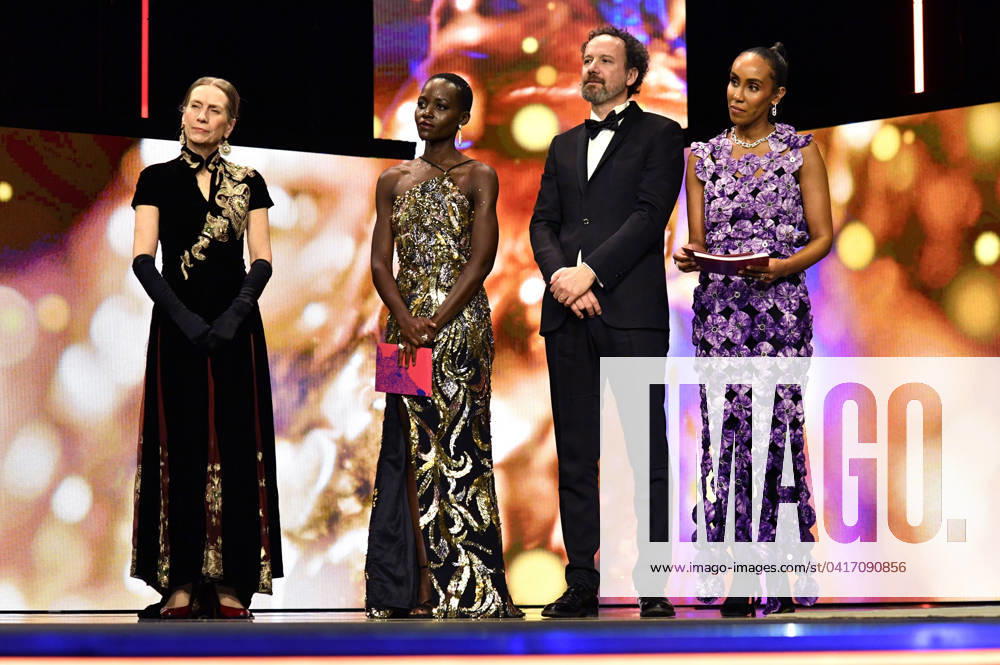 Mariette Rissenbeek, Lupita Nyongo, Carlo Chatrian and Hadnet Tesfai at the Closing Ceremony with Award Ceremony at the Berlinale 2024 74 Berlin International Film Festival in the Berlinale Palast Berlin, 24 02 2024 Foto:xN.xKubelkax xFuturexImagex preisverleihung_4398