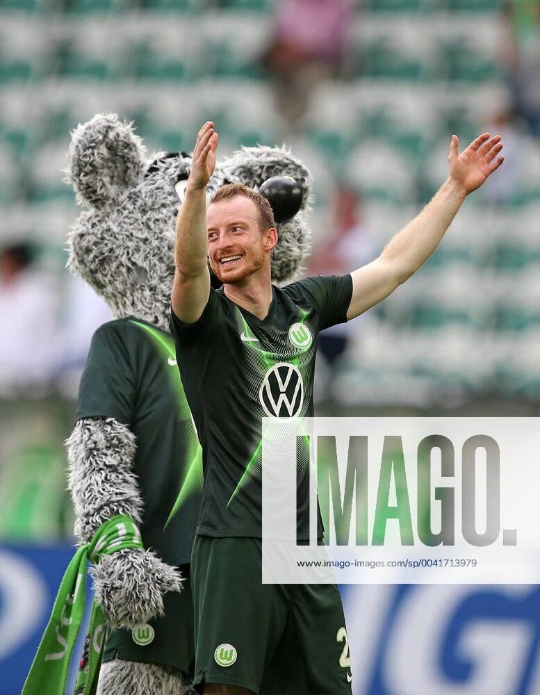 Football 1 Bundesliga 2019 2020, 1 matchday, VfL Wolfsburg 1 FC Köln , in the Volkswagen Arena Wolfsburg final jubilation Maximilian Arnold Wolfsburg DFL and DFB regulations prohibit any use of photographs as image sequences and or quasi video
