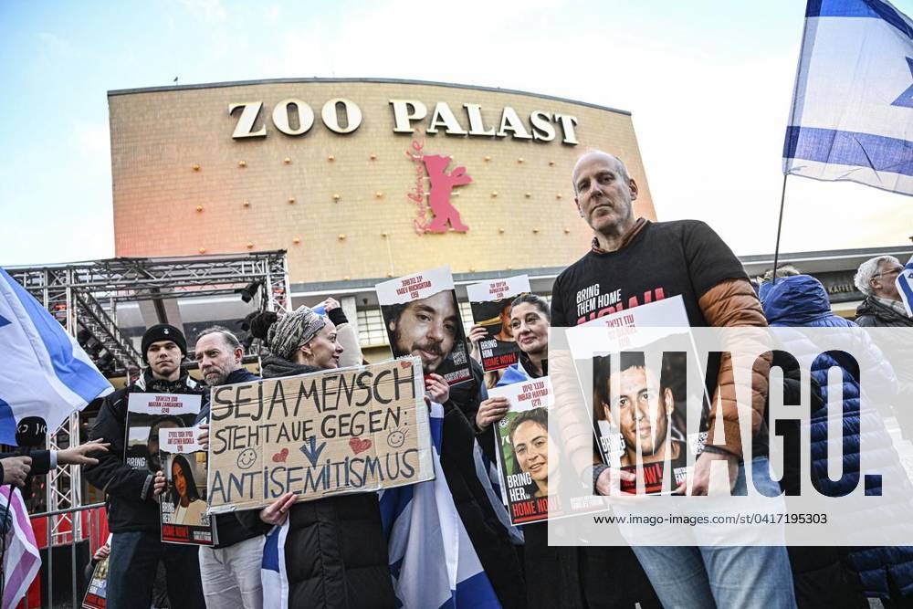 Jewish filmmakers demonstrate against the Berlinale Gala in front of the Zoo Palast p Jewish filmmakers demonstrate against the Berlinale Gala in front of the Zoo Palast, initiators of the demonstration are Michael Simon de Normier and Amit Friedman, photographed on 25 02 2024 in Berlin Germany Berlin Berlin Copyright Maur