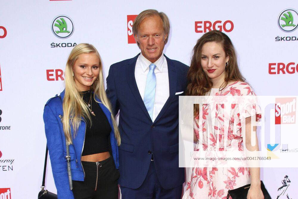 Gerhard Delling with his daughter Katharina and his daughter Louisa at the presentation of the Sport Bild Award on 19 08 2019 in Hamburg Sport Bild Awards 2019 presentation in Hamburg