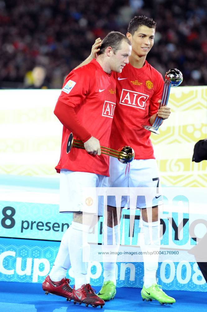 Wayne Rooney (li.) und Cristiano Ronaldo (beide Manchester United) - Gewinner des goldenen und silbernen Balles bei der FIFA Klub WM 2008 - (2008122215092392) Fußball WM Herren FIFA Klub WM 2008, World Championship, Toyota Cup, Worldcup, Finale, ManU Gruppe o0 Bester Spieler MVP Yokohama Harmonie, Freude,