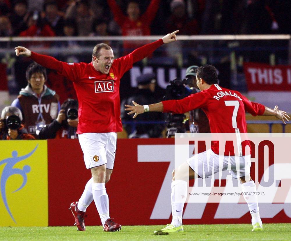 Wayne Rooney (li.) und Cristiano Ronaldo (beide Manchester United) - Torjubel - Fußball WM Herren FIFA Klub WM 2008, World Championship, Toyota Cup, Worldcup, Finale, ManU Gruppe Yokohama Begeisterung, Freude,