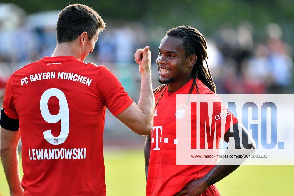 Report FC Bayern Muenchen agrees on Sanches change to OSC LIlle Archivfoto v re Renato SANCHES Bayern Muenchen , Robert LEWANDOWSKI Bayern Muenchen , gestures, laughs, laughs, laughs, optimistic, good-humoured action test game FC Rottach Egern e V FC Bayern Muenchen, training camp FC Bayern Muenchen in Rottach Egern Tegernsee Football 1 Bundesliga, season 2018 2019, on 08 08 2019 Â