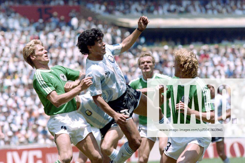 MARADONA Diego Kapitaen Team ARG with FOERSTER Karlheinz right BREHME Andreas FIFA World Cup 1986 in Mexico Final Argentina Germany 3 2 on 29 06 1986 in the Azteca Stadium in Mexico City