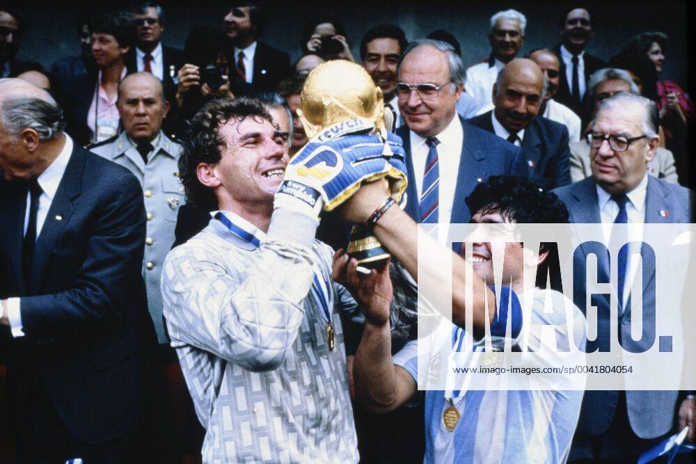 MARADONA Diego Kapitaen Team ARG with WELTCUP Cup at the award ceremony with goalkeeper PUMPIDO Nery Final Argentina Germany 3 2 on 29 06 1986 at the Azteca Stadium in Mexico City
