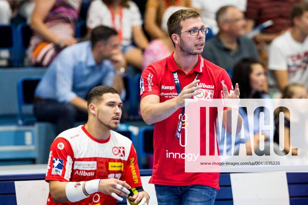 2 Handball Bundesliga VfL Gummersbach TUSEM Essen 24 08 2019 TUSEM Essen Trainer Jaron Siewert, 2 Handball Bundesliga VfL Gummersbach TUSEM Essen Gummersbach, Schwalbe arena