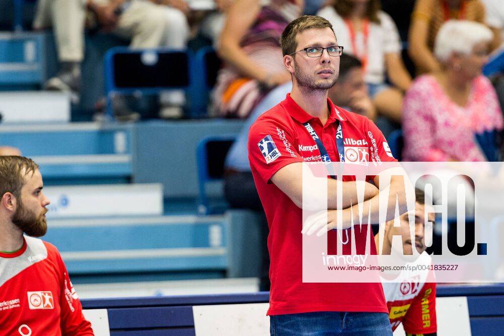 2 Handball Bundesliga VfL Gummersbach TUSEM Essen 24 08 2019 TUSEM Essen Trainer Jaron Siewert, 2 Handball Bundesliga VfL Gummersbach TUSEM Essen Gummersbach, Schwalbe arena