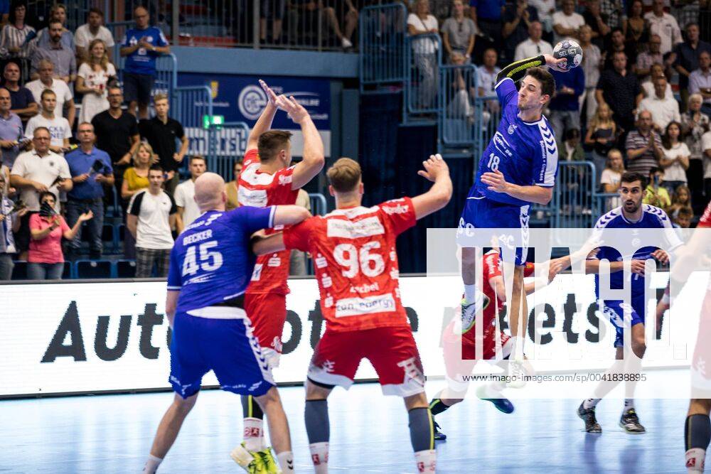 2 Handball Bundesliga VfL Gummersbach TUSEM Essen 24 08 2019 Alexander Becker 45, VfL Gummersbach , Tim Zechel 96, TUSEM Essen , Alexander Hermann 18, VfL Gummersbach , 2 Handball Bundesliga VfL Gummersbach TUSEM Essen Gummersbach, Schwalbe arena